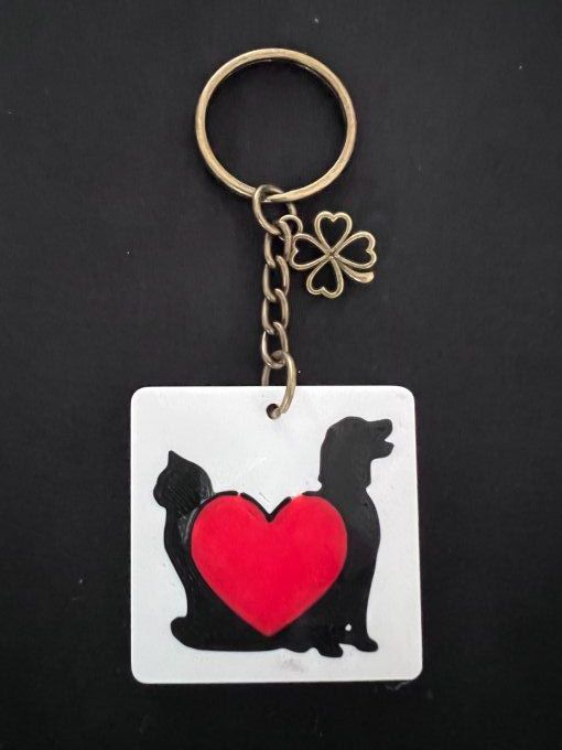 Porte clé, chat et chien dos à dos avec coeur