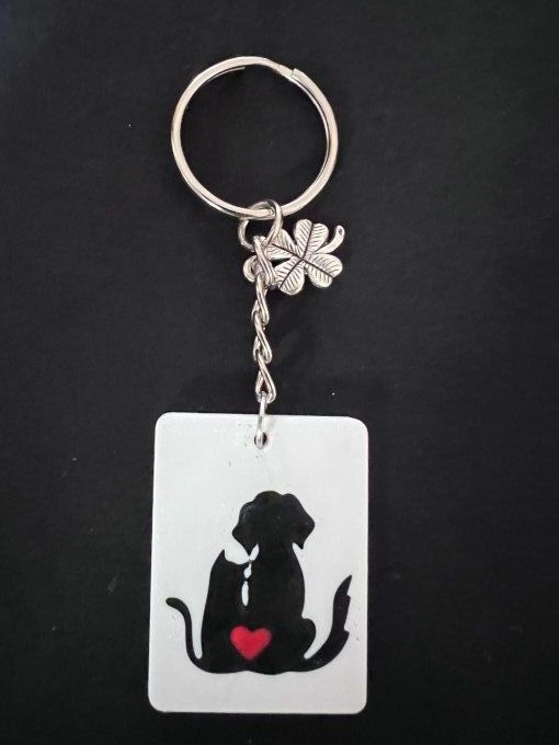 Porte clé, chat et chien côte à côte avec coeur